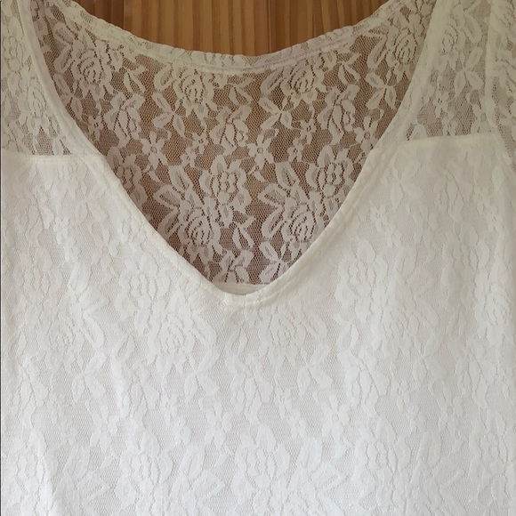 Size medium brand new white Hollister dress. - Picture 3 of 3